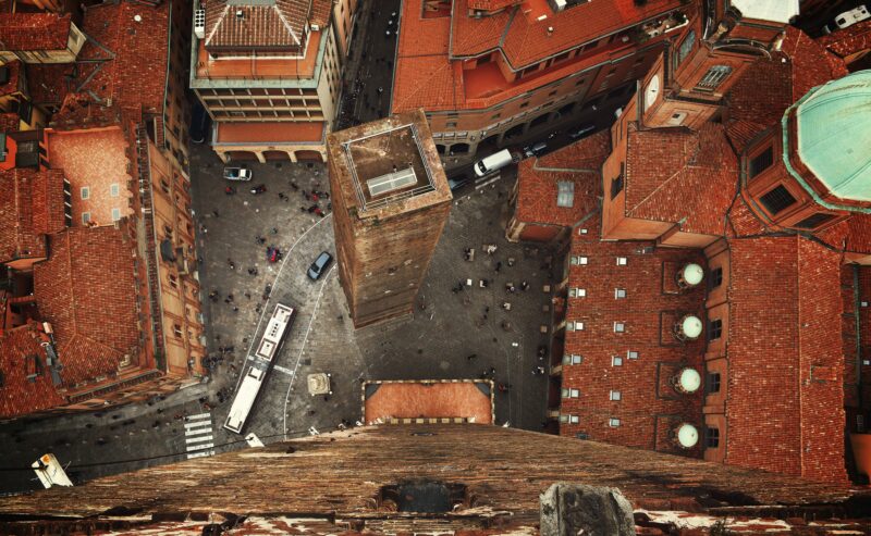 Come sta la Garisenda? Bene, ma non benissimo